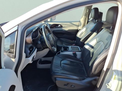 Used 2019 Chrysler Pacifica Touring-L Plus image 15