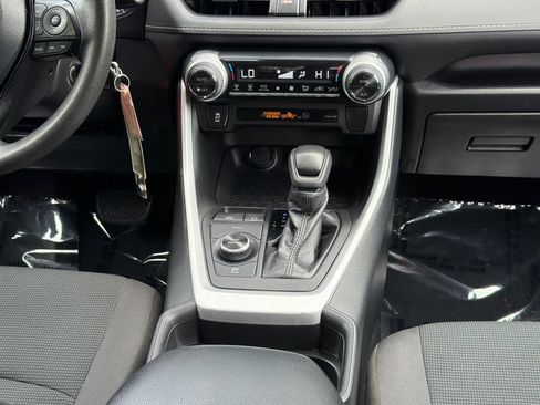Used 2021 Toyota RAV4 LE AWD/4WD image 13