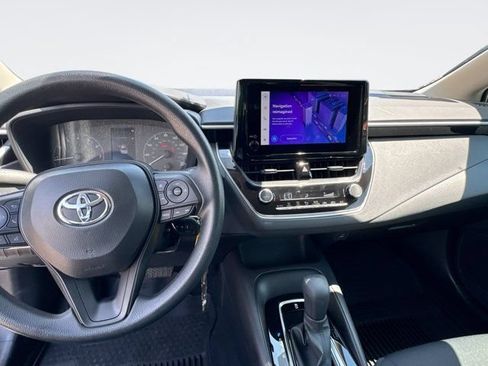 Used 2025 Toyota Corolla LE FWD image 17