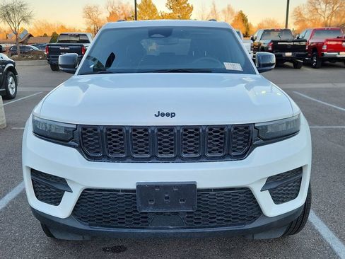 Certified 2024 Jeep Grand Cherokee Altitude image 2