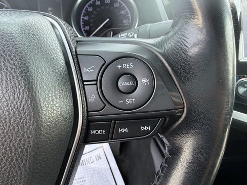 Used 2019 Toyota Camry SE w/ Convenience Package FWD image 13