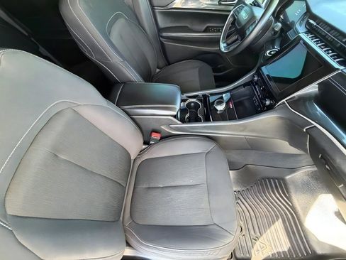 Used 2022 Jeep Grand Cherokee L Laredo w/ Luxury Tech Group I RWD image 10
