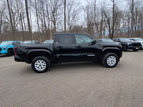 Certified 2025 Toyota Tacoma SR5 image 12