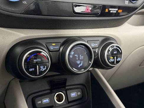 Used 2022 Hyundai Venue SEL w/ Cargo Package image 15