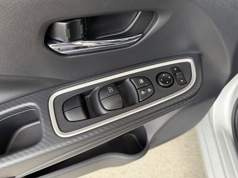 Used 2025 Nissan Versa SR w/ Trunk Package image 13