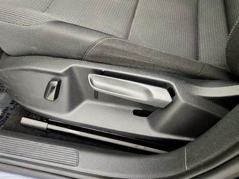 Used 2017 Volkswagen Golf S AWD/4WD image 11