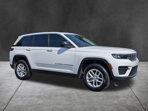 Used 2023 Jeep Grand Cherokee Laredo w/ Trailer Tow Prep Group (B) RWD image 2
