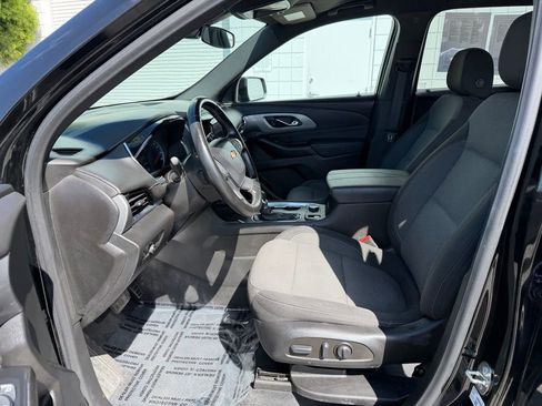 Used 2023 Chevrolet Traverse LT FWD image 17