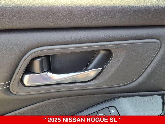 Certified 2025 Nissan Rogue SL AWD/4WD image 13