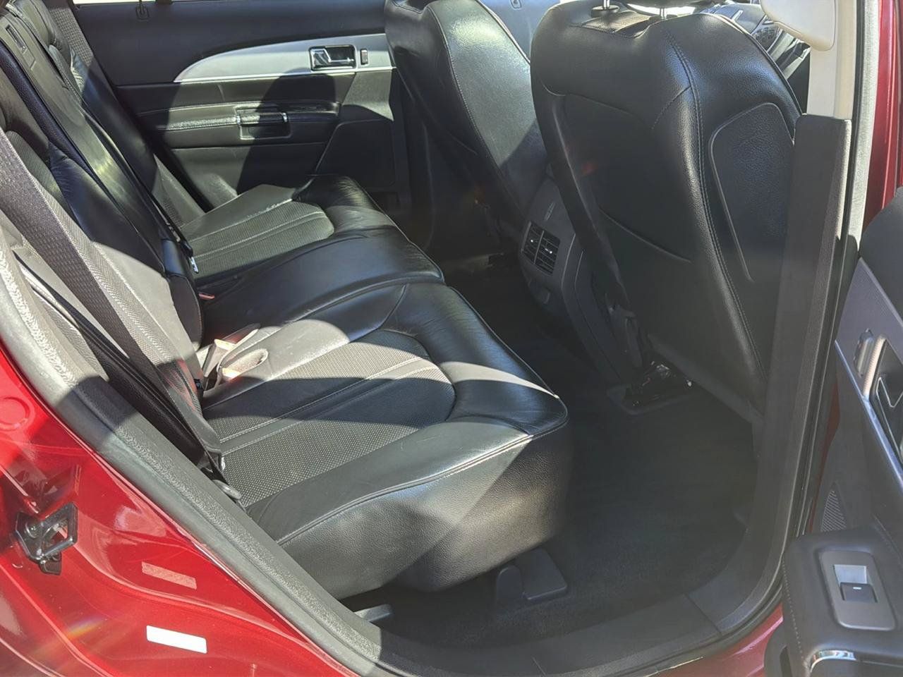 Used 2013 Lincoln MKX AWD image 30