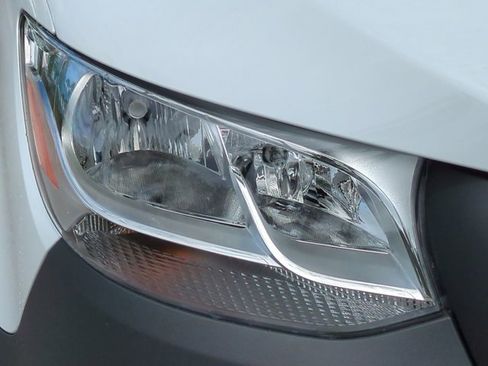 Used 2025 Mercedes-Benz Sprinter 2500 image 10