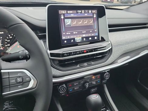 New 2026 Jeep Compass Latitude image 12