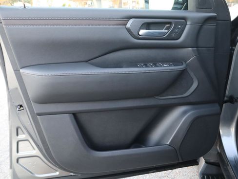 New 2026 Nissan Armada SL w/ Captain's Chari Seat Package image 15