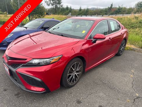 Used 2021 Toyota Camry SE w/ Convenience Package FWD image 1