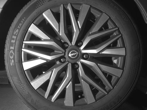 Used 2025 Nissan Altima 2.5 SV FWD image 15