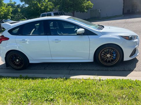 Used 2017 Ford Focus RS AWD/4WD image 4