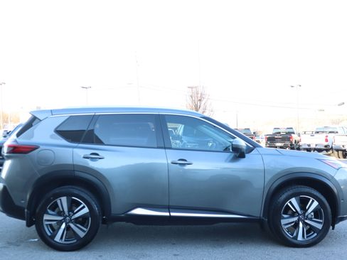 Used 2023 Nissan Rogue SL w/ SL Premium Package image 6