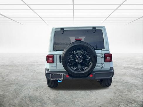 Used 2024 Jeep Wrangler Unlimited Sahara AWD/4WD image 5