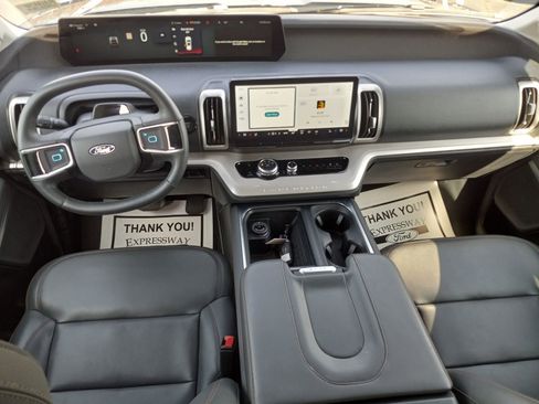 Used 2025 Ford Expedition Active AWD/4WD image 18