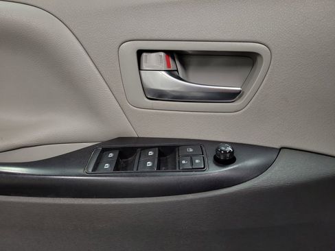 Used 2020 Toyota Sienna LE image 18