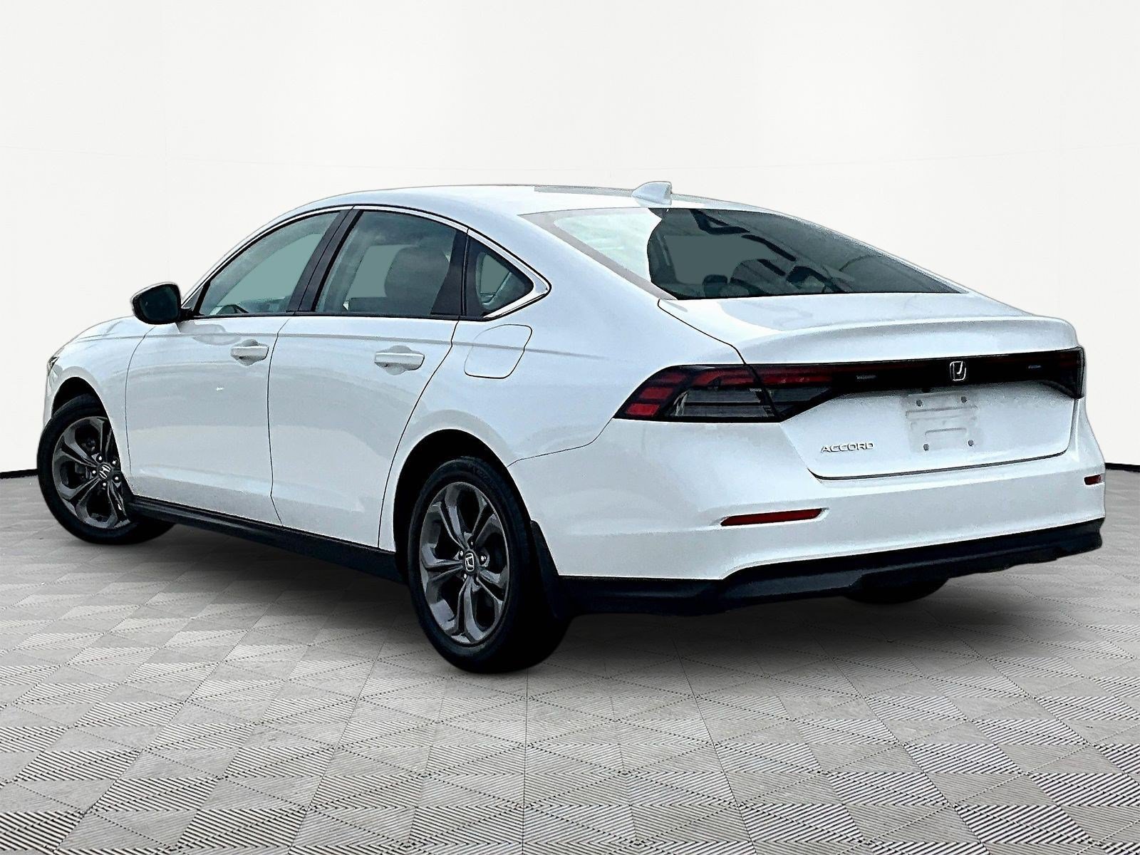 Used 2024 Honda Accord EX image 4