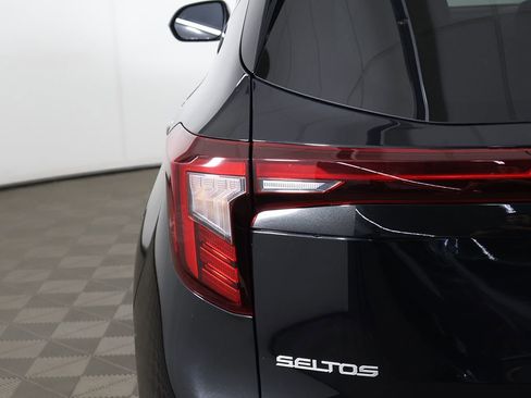 Certified 2024 Kia Seltos EX AWD/4WD image 16