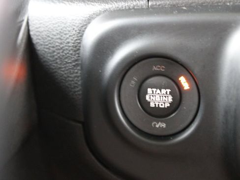 Used 2018 Jeep Wrangler Unlimited Sahara AWD/4WD image 37