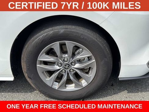 Used 2024 Toyota Sienna XLE FWD image 7