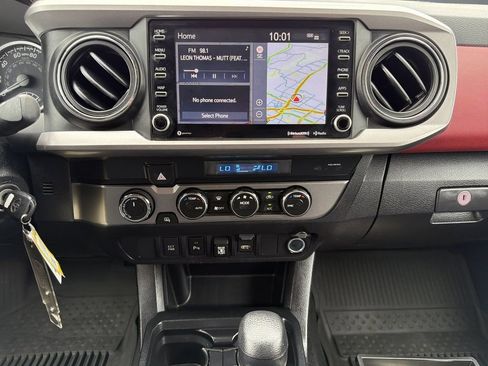 Used 2021 Toyota Tacoma SR5 AWD/4WD image 15