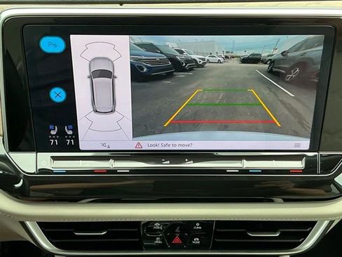 Certified 2025 Volkswagen Atlas SE w/ Panoramic Sunroof Package FWD image 27