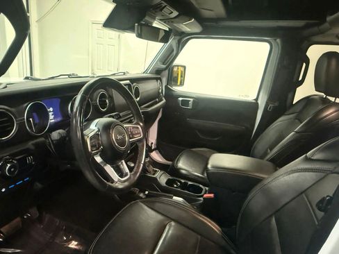 Used 2023 Jeep Wrangler Unlimited Sahara w/ Cold Weather Group AWD/4WD image 15
