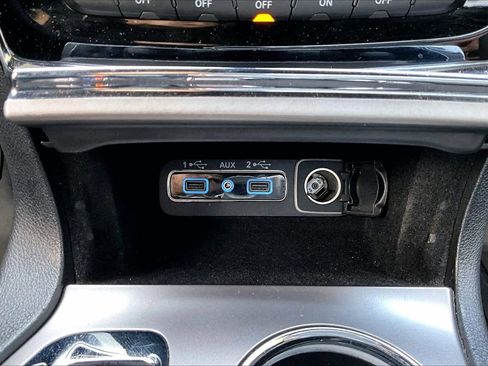 Used 2019 Jeep Grand Cherokee Laredo w/ Laredo X Package AWD/4WD image 17