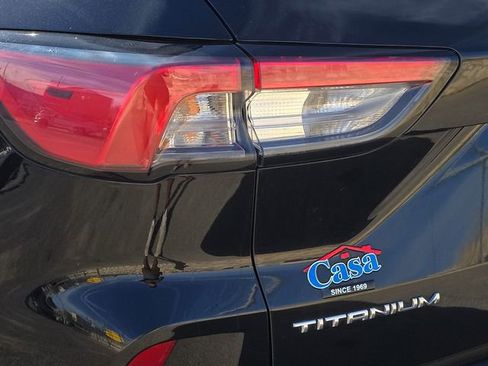 Used 2020 Ford Escape Titanium image 9