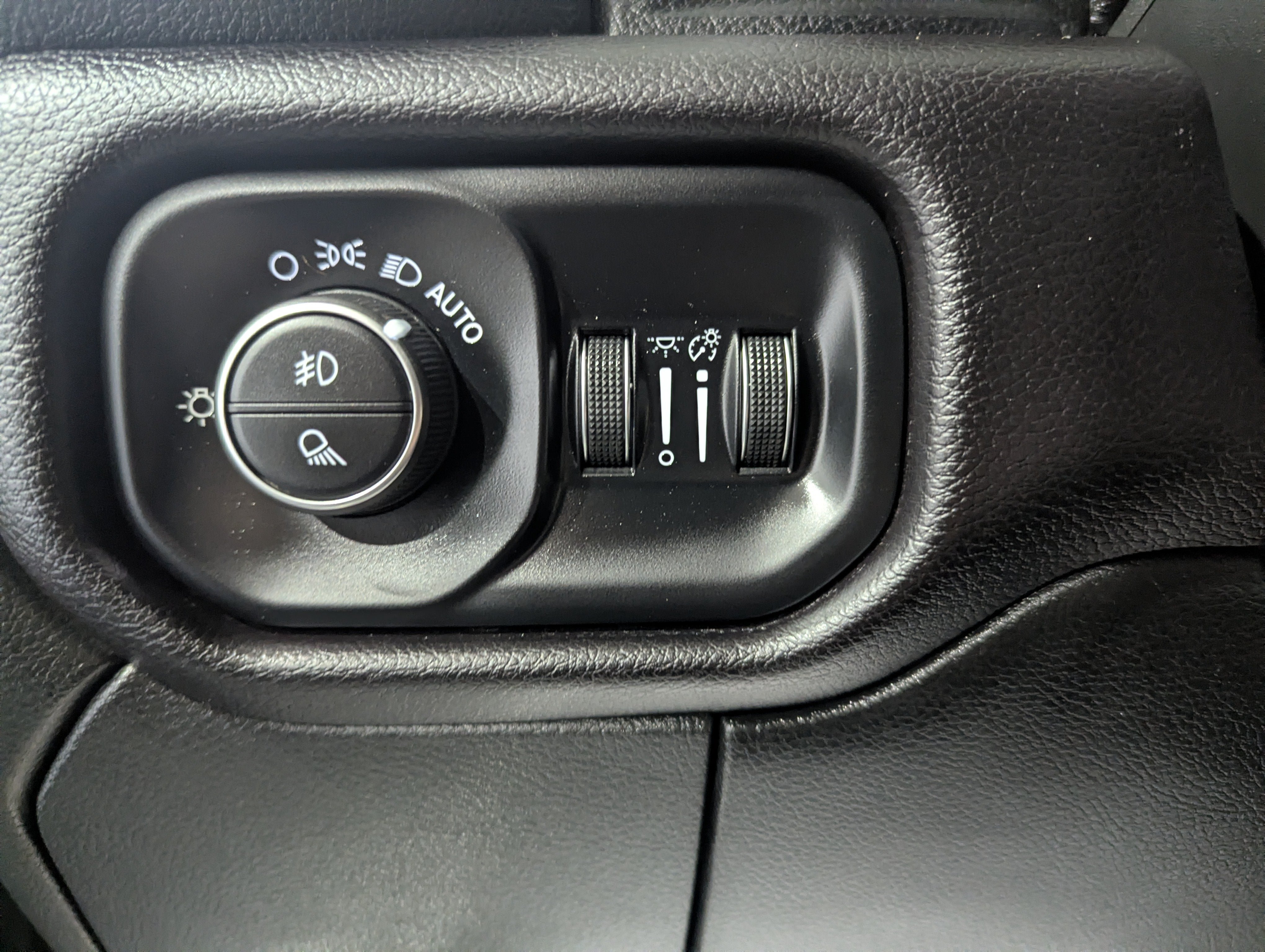 Used 2022 RAM 2500 Laramie AWD/4WD image 16