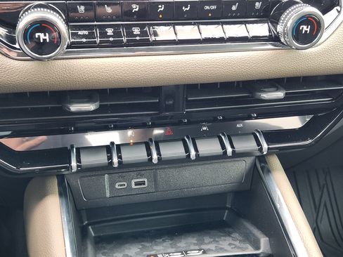 Certified 2025 GMC Canyon Denali image 18