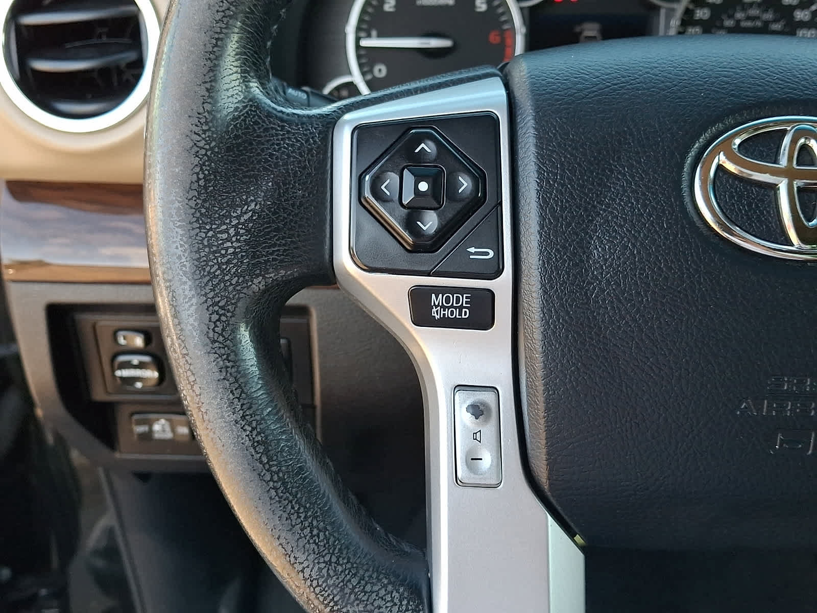 Used 2015 Toyota Tundra Limited w/ Limited Premium Package RWD image 24