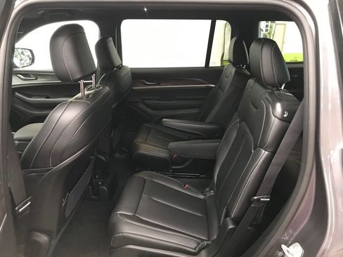 New 2025 Jeep Grand Cherokee L Limited image 30