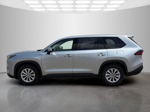 Used 2025 Toyota Grand Highlander FWD image 6