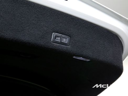 Used 2019 Lamborghini Urus AWD/4WD image 23