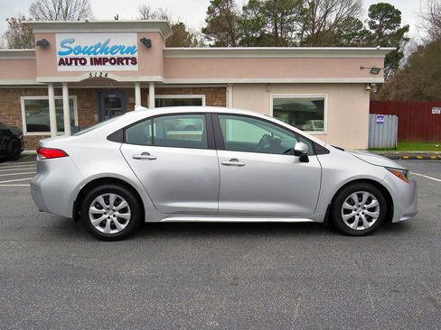 Used 2023 Toyota Corolla LE image 6