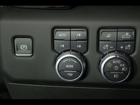 Used 2024 GMC Sierra 2500 AT4 w/ Technology Package image 15