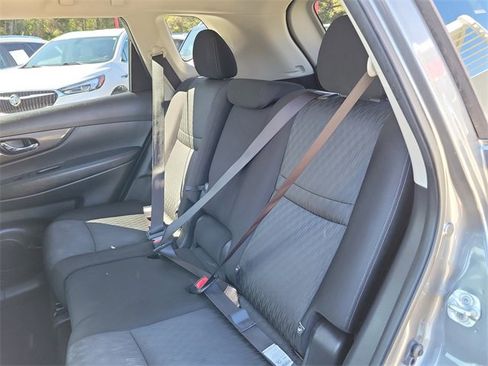 Used 2020 Nissan Rogue SV image 14