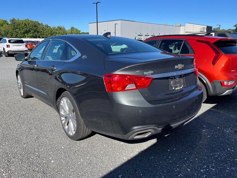 Used 2018 Chevrolet Impala Premier w/ Premier Convenience Package FWD image 3