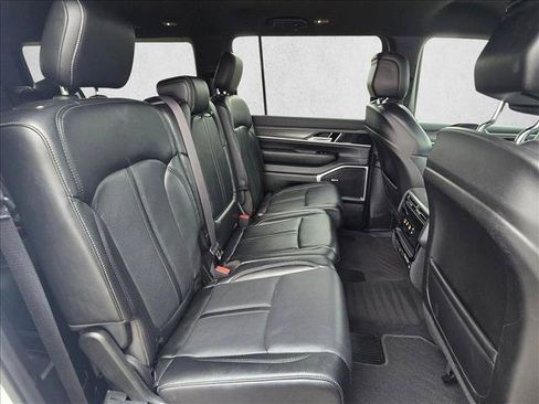 Used 2024 Jeep Wagoneer L Series III w/ Flexible Seating Group AWD/4WD image 21