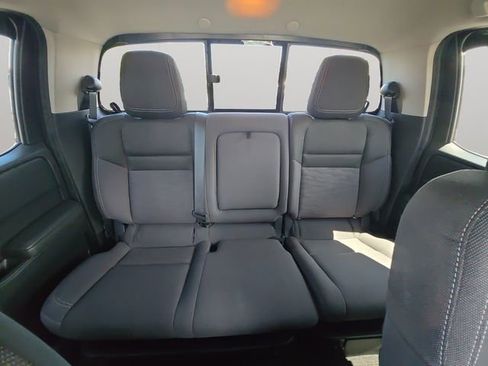 Used 2022 Nissan Frontier SV AWD/4WD image 16