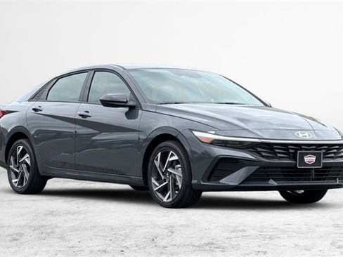 New 2025 Hyundai Elantra SEL image 2