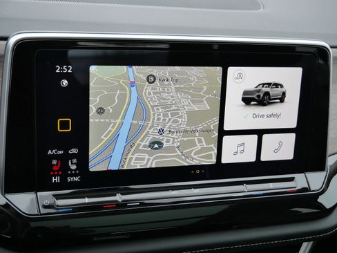 Certified 2025 Volkswagen Atlas SEL Premium R-Line image 23