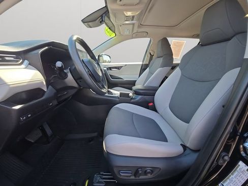 Certified 2025 Toyota RAV4 XLE w/ Convenience Package AWD/4WD image 10