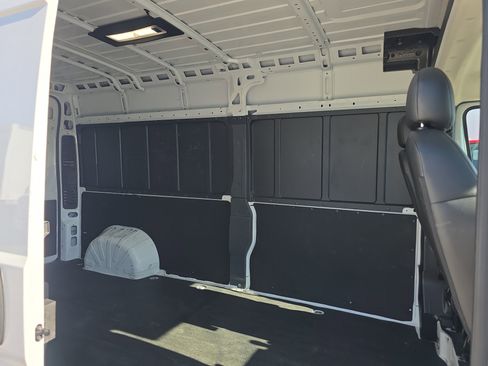 Used 2025 RAM ProMaster 2500 w/ Convenience Group FWD image 16