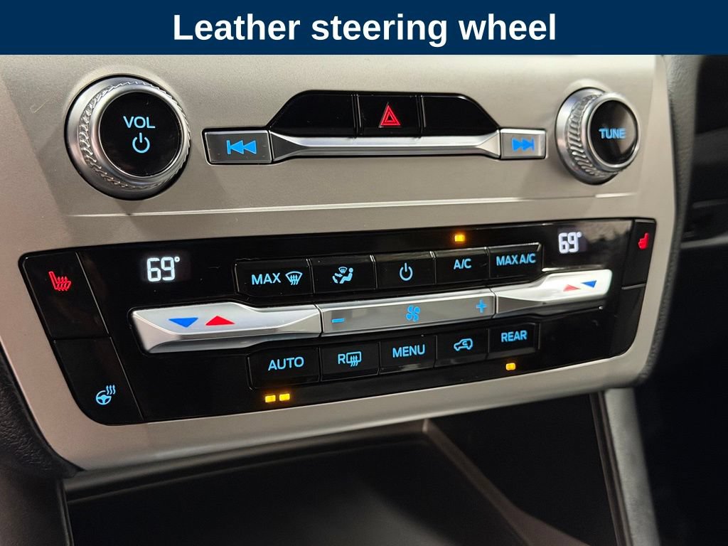Used 2021 Ford Explorer XLT w/ Equipment Group 202A AWD/4WD image 32